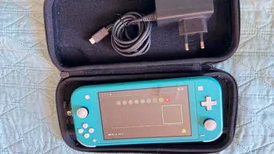 Nintendo Switch Lite azul con estuche - miniatura 5