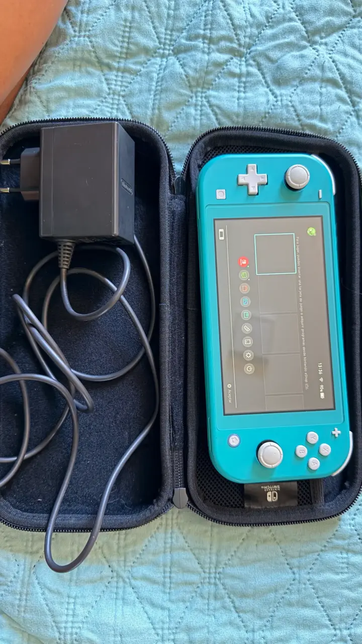 Nintendo Switch Lite azul con estuche - 6