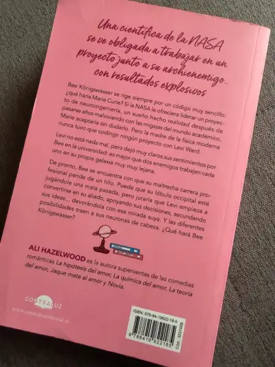 Libro 'La química del amor' de Ali Hazelwood - miniatura 3