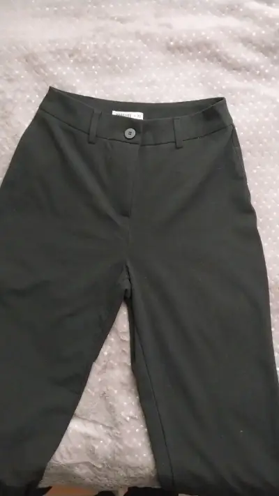 Pantalón negro tiro alto - miniatura 1