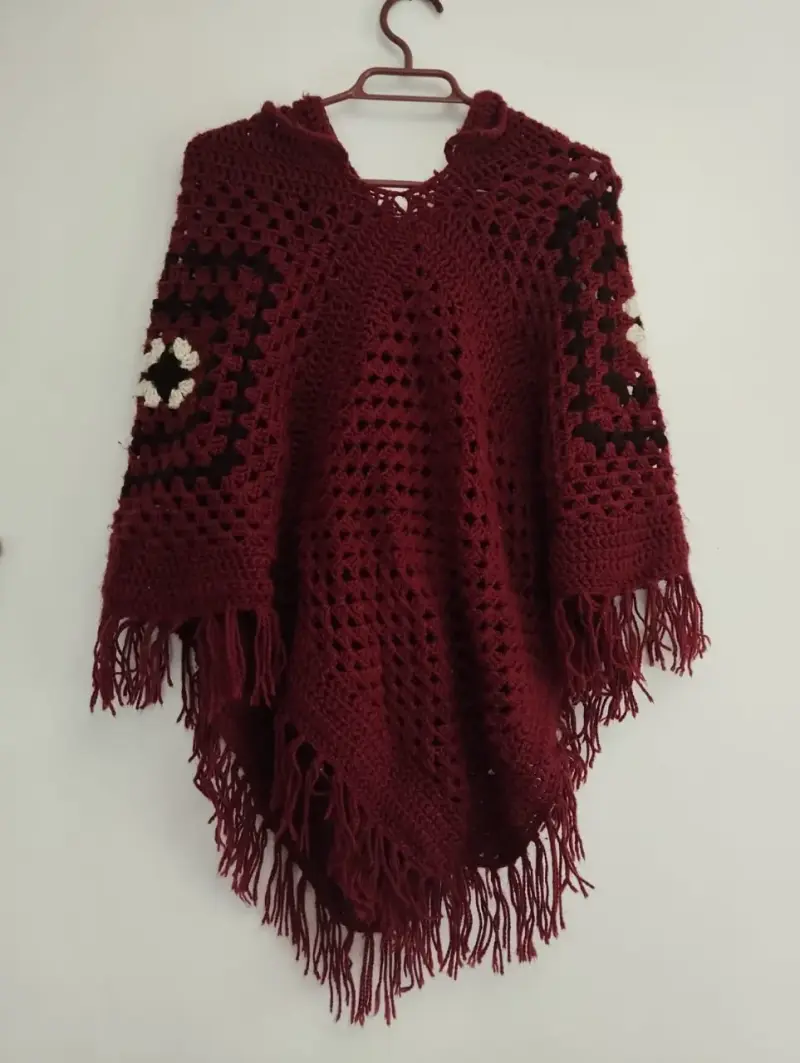 Poncho de lana artesanal con gorro - 2
