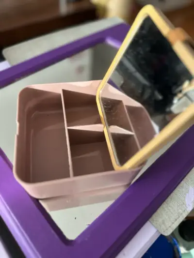 Organizador de maquillaje con espejo - miniatura 1