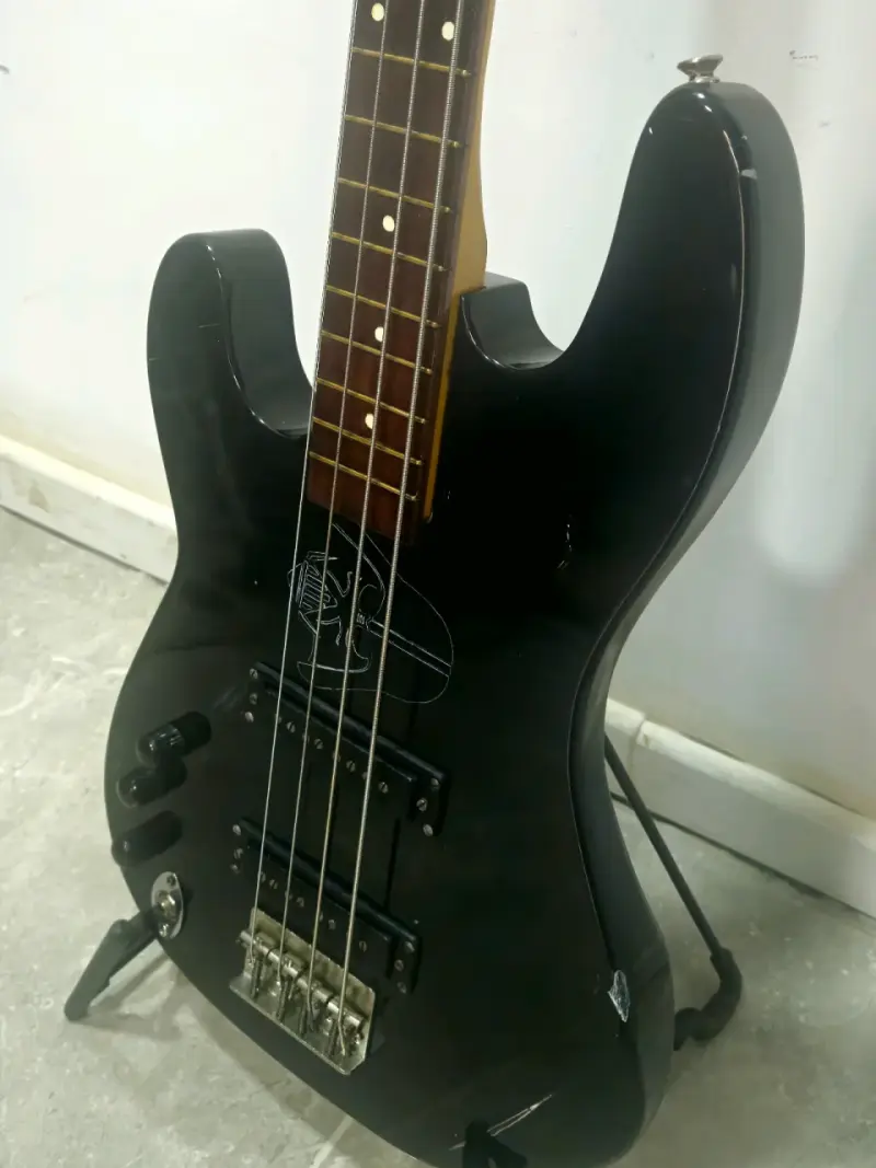 Bajo eléctrico Kramer para zurdo - 1