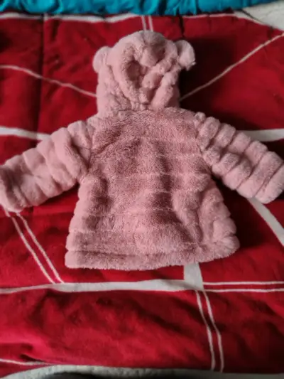 Abrigo rosado de peluche bebé - miniatura 3