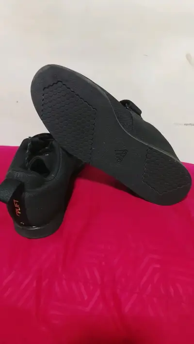 Zapatillas negras Adidas con velcro - miniatura 3