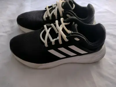 Zapatillas deportivas negras unisex con blanco - miniatura 1
