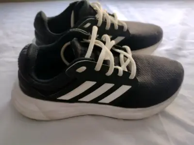 Zapatillas deportivas negras unisex con blanco - miniatura 2