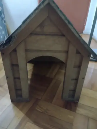 Casita de madera para perro - miniatura 1