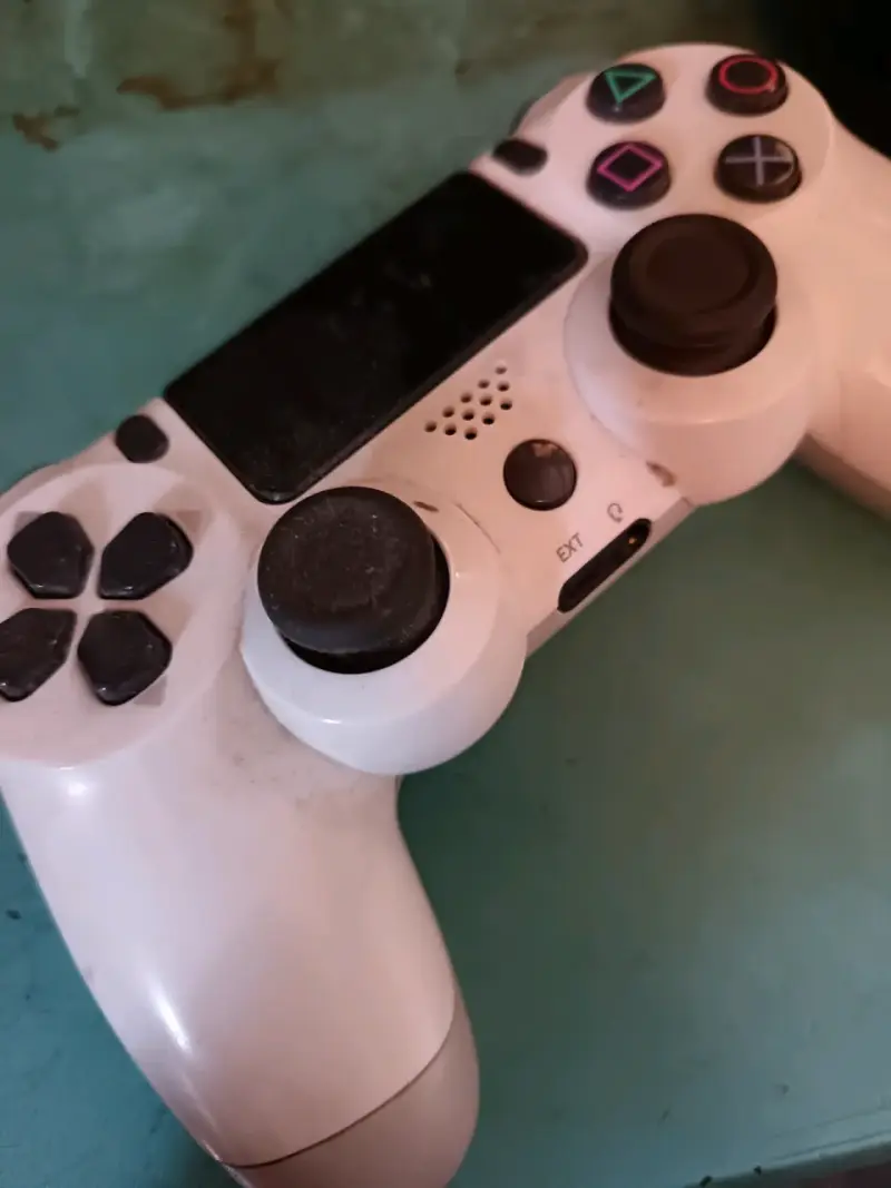 Controles de PS4 para reparar - 3