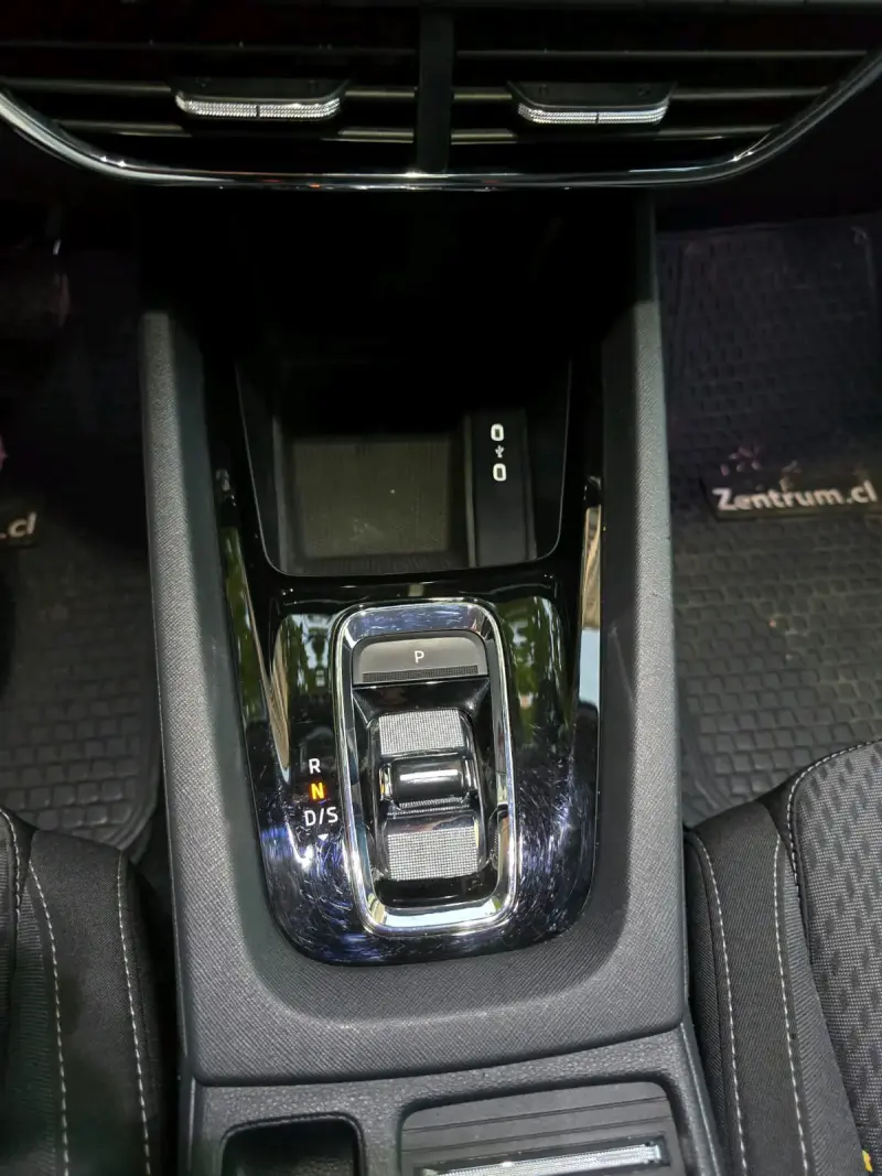 Skoda Octavia modelo Style 2022 automático - 3