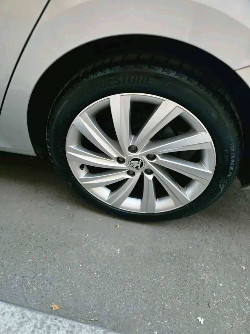 Skoda Octavia modelo Style 2022 automático - 6