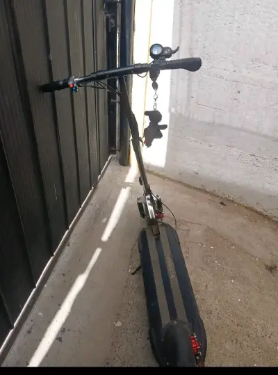 Scooter eléctrico urbano - miniatura 1
