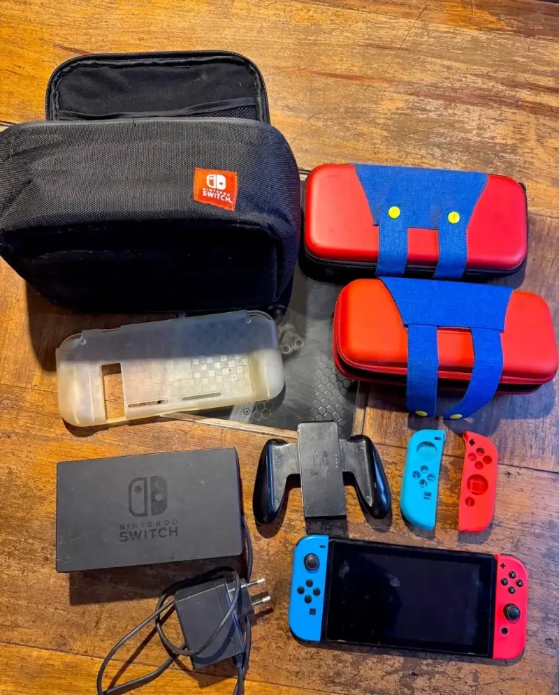 Consola Nintendo Switch V2 con accesorios