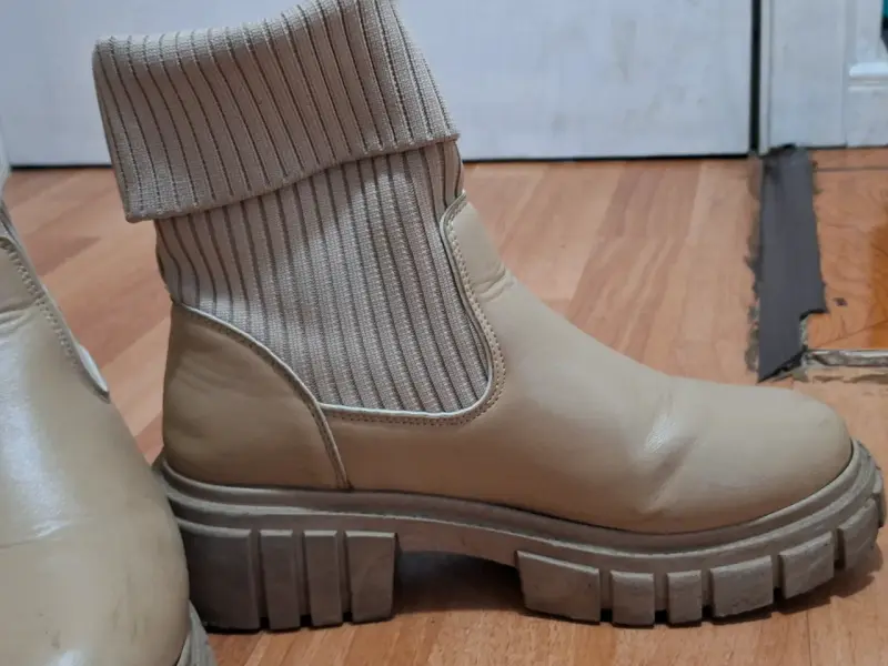 Botines beige con suela gruesa - 3