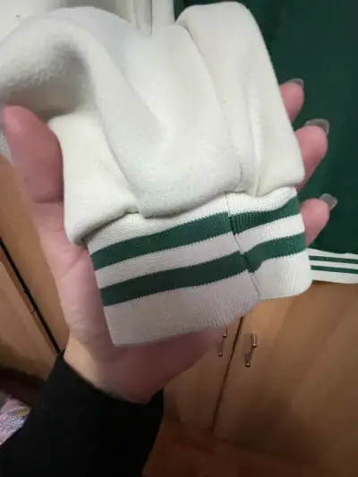 Chaqueta verde tipo varsity - miniatura 3