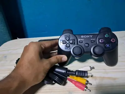 Consola PlayStation 3 negra con juegos - miniatura 4