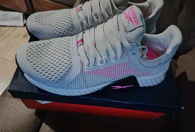 Zapatillas Reebok blancas con rosa - miniatura 3