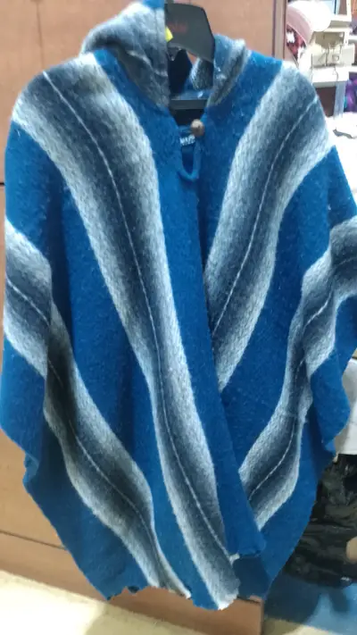 Ponchos artesanales - miniatura 3