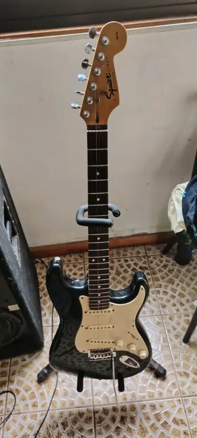 Guitarra eléctrica Squier Stratocaster - miniatura 1