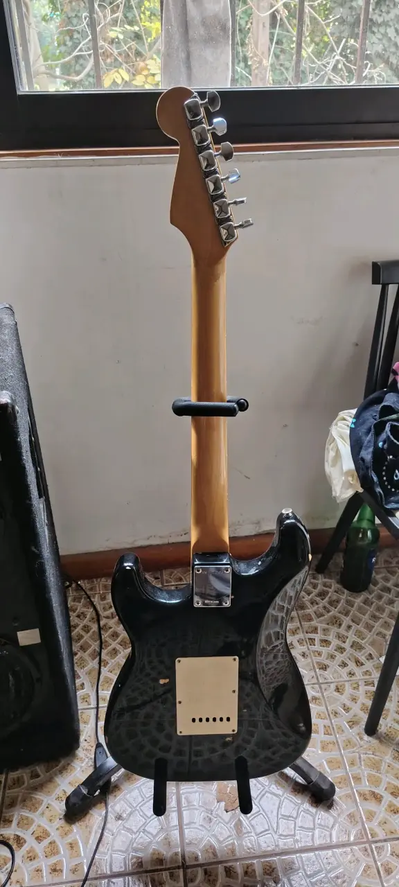 Guitarra eléctrica Squier Stratocaster - 2