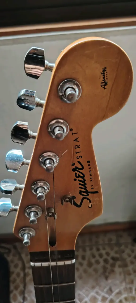 Guitarra eléctrica Squier Stratocaster - 4