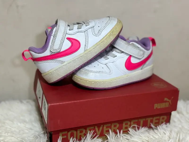 Zapatillas deportivas blancas Nike - 1
