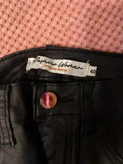 Jeans negros skinny fit para mujer - miniatura 3