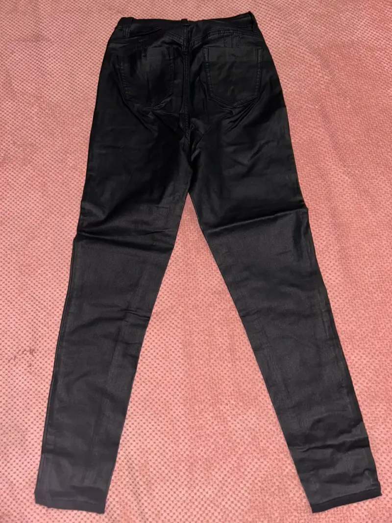 Pantalones negros ajustados - 1