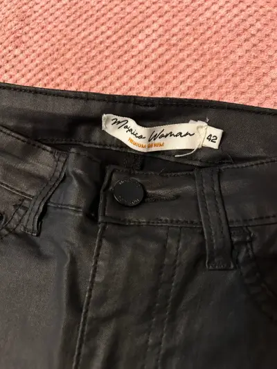 Pantalones negros ajustados - miniatura 2