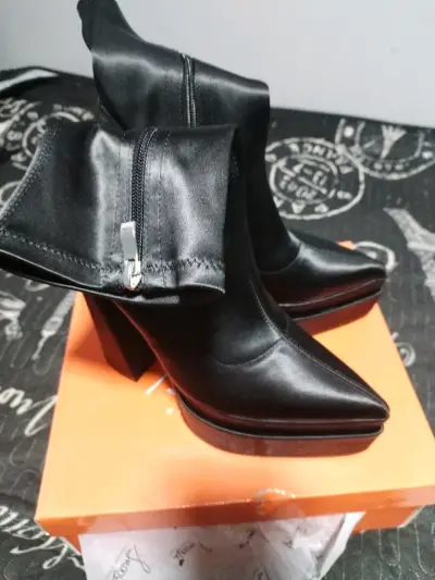 Botines negros con tacón alto - miniatura 1