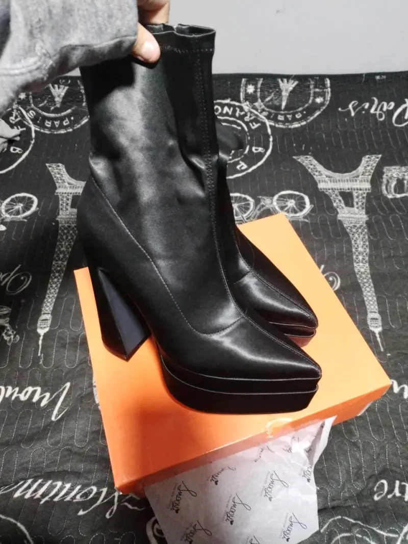 Botines negros con tacón alto - 2