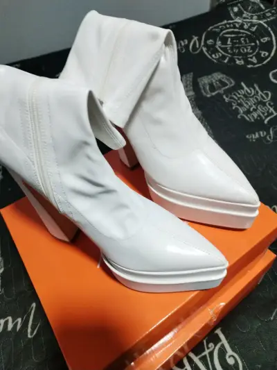 Botines blancos de tacón alto - miniatura 1
