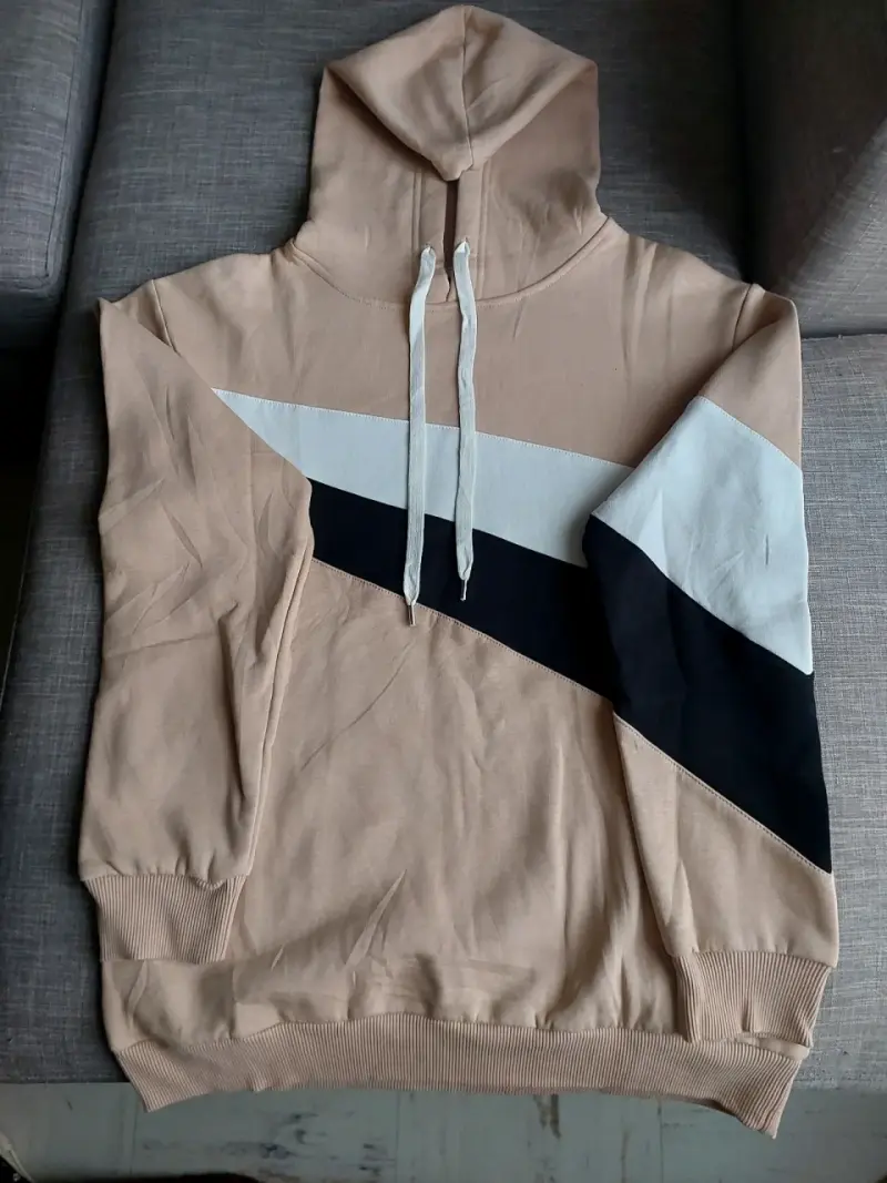Polerón con capucha beige estampado - 1