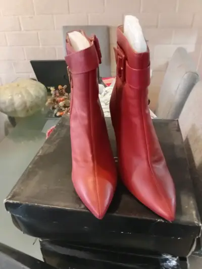 Botines rojos de cuero - miniatura 1