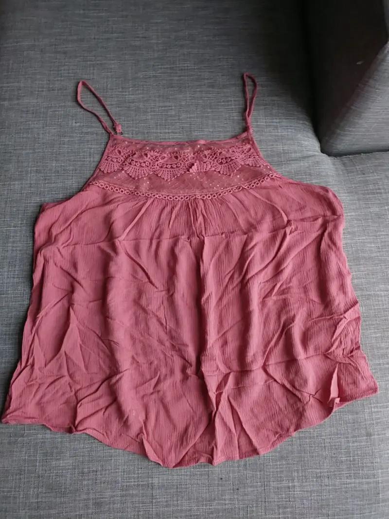 Top rosado con encaje