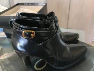 Botines de cuero negros - miniatura 1