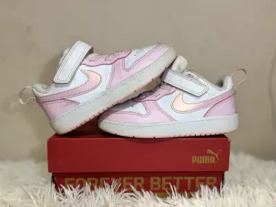 Zapatillas infantiles blancas y rosadas - miniatura 1
