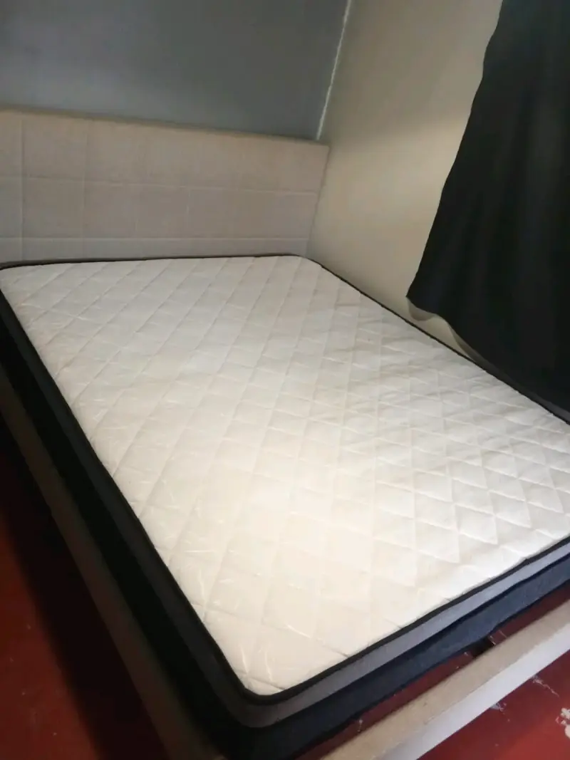 Cama matrimonial con respaldo gris 2 plazas - 2