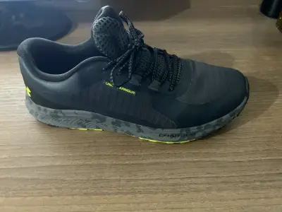 Zapatilla UNDER ARMOUR - miniatura 4