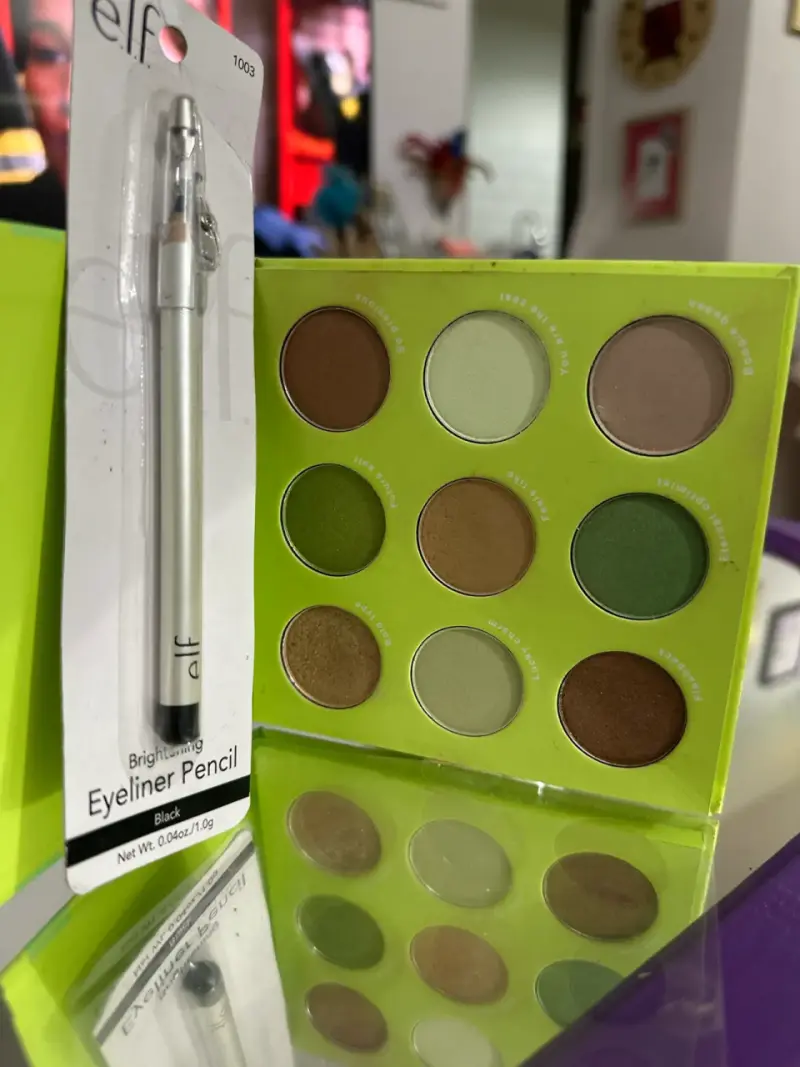 Paleta de sombras y lápiz delineador - 2
