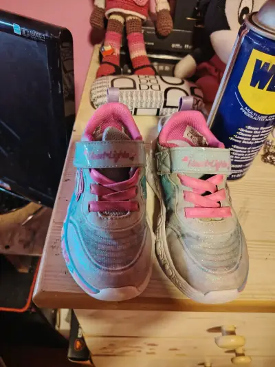 Zapatillas de niña con luces rosadas - miniatura 1