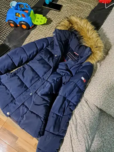 Chaqueta azul con capucha de pelo - miniatura 2