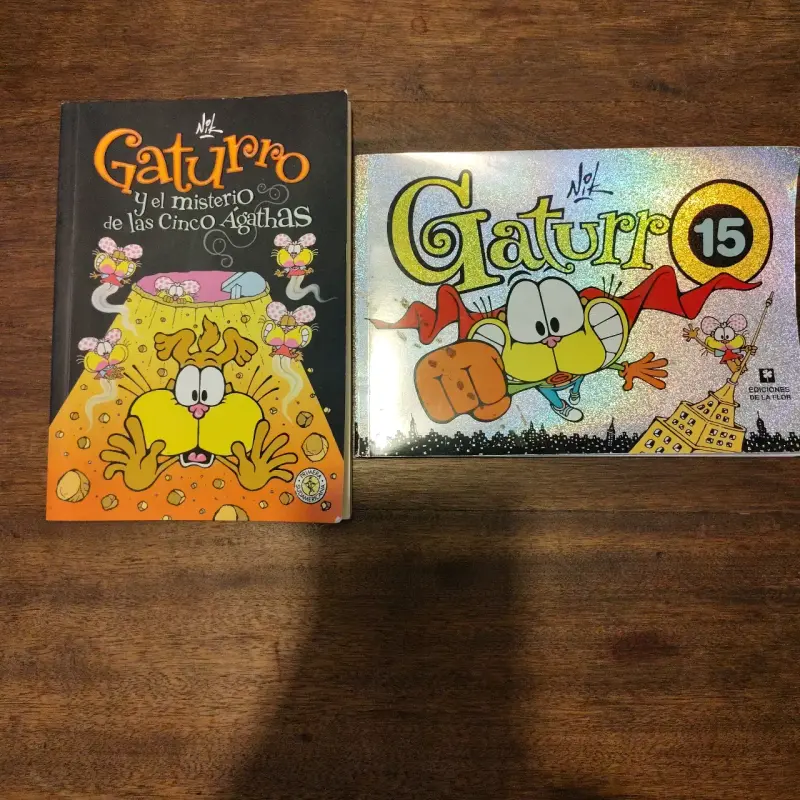 Dos libros de Gaturro