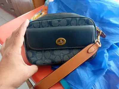 Cartera de mano azul y cuero - miniatura 1