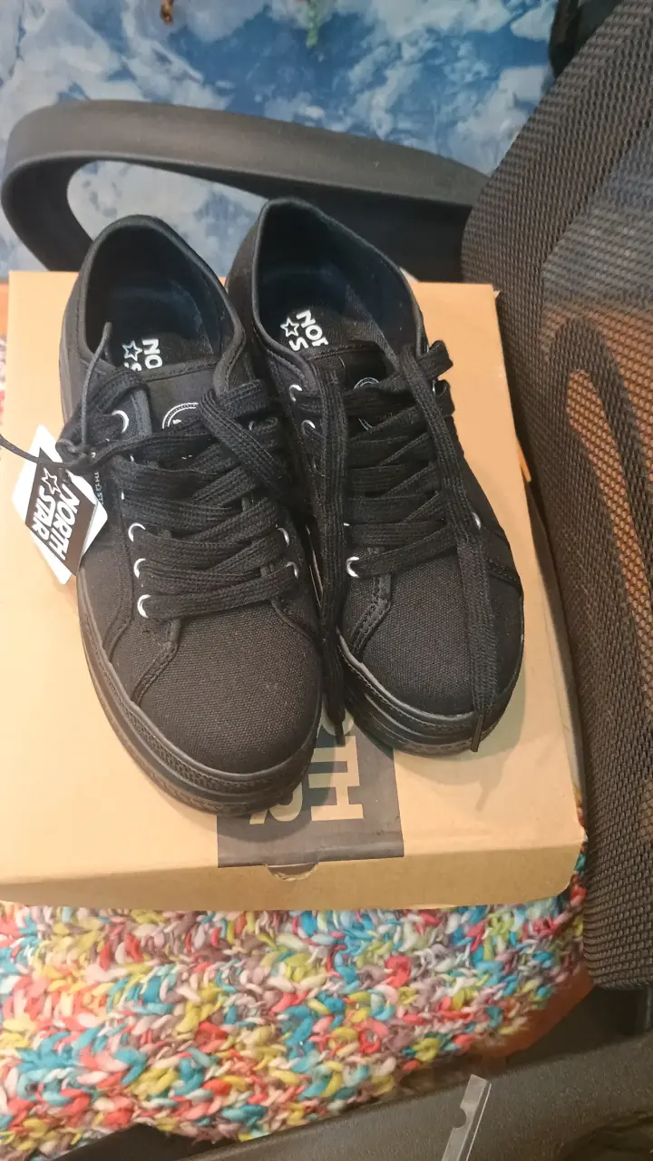 Zapatillas negras North Star