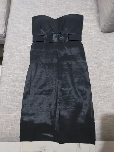 Vestido negro sin tirantes - miniatura 1