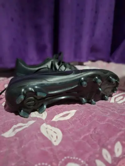 Zapatos de fútbol negros - miniatura 3