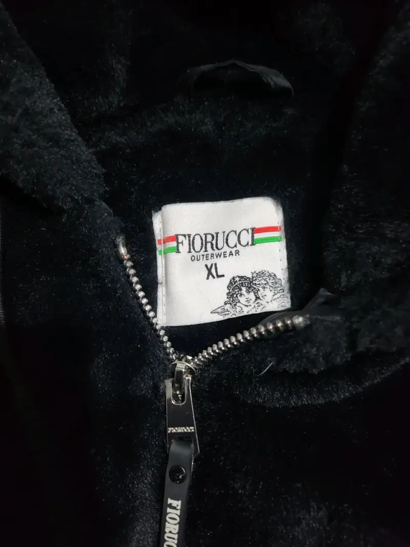 Chaqueta de felpa con capucha negra - 2