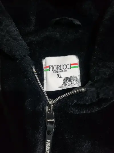 Chaqueta de felpa con capucha negra - miniatura 2