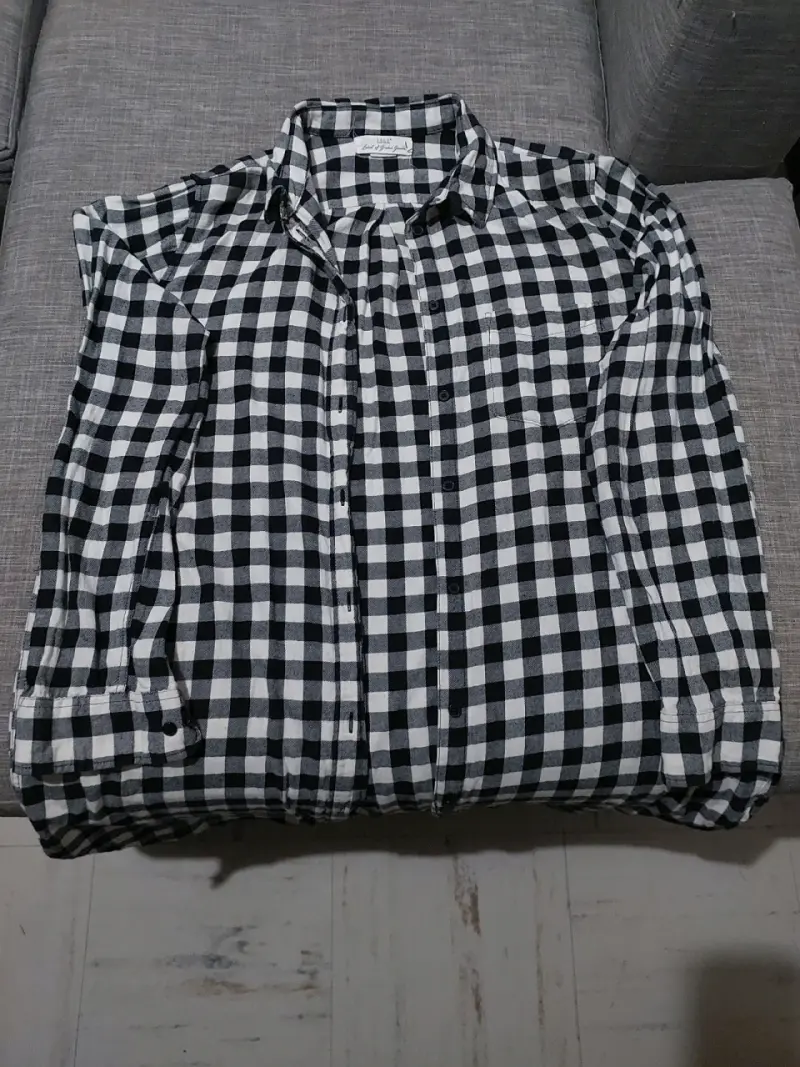 Camisa a cuadros blanco y negro
